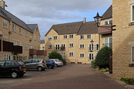Fig 4.27: An appropriate courtyard parking serving flats in Stamford